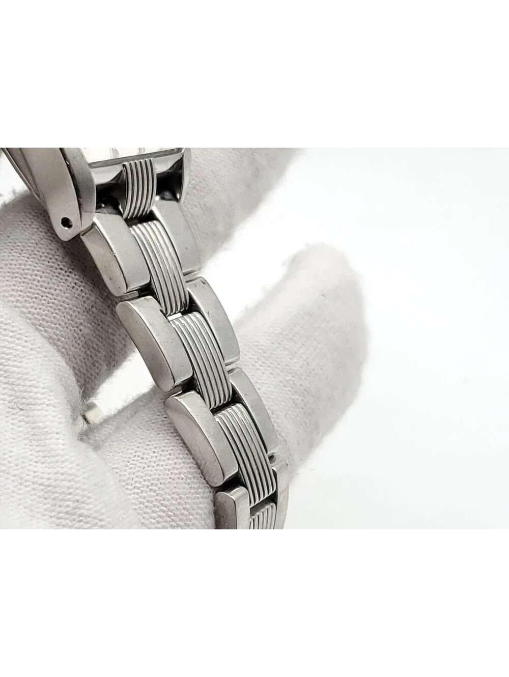 Kenneth Cole Quartz Womens Watch New Battery Silver Tone 22mm